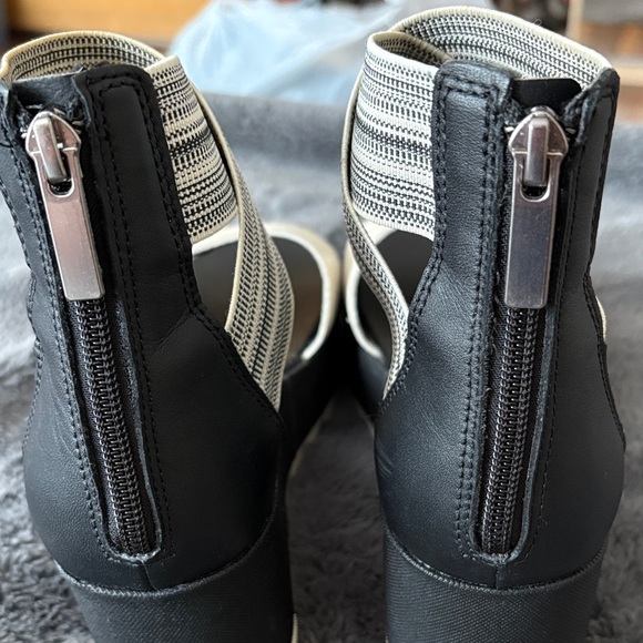 EUC Sorel Women's Black and White Cameron Flatform Sandals size 8.5 - Picture 8 of 10